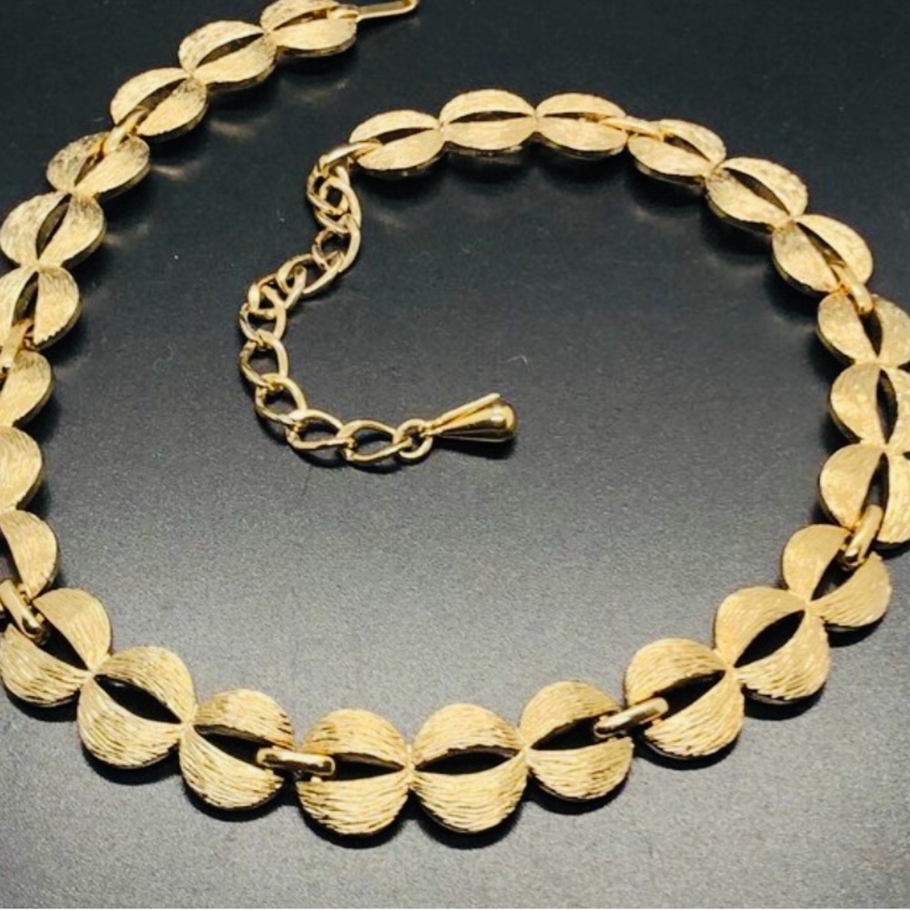 Monet Vintage Brushed Textured Oval Link Gold Tone Chain